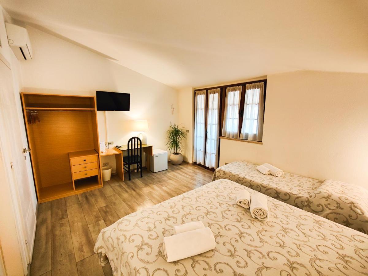 Albergo B&B Tenesi 马内尔巴 外观 照片