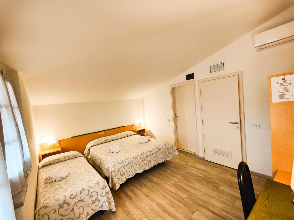 Albergo B&B Tenesi 马内尔巴 外观 照片
