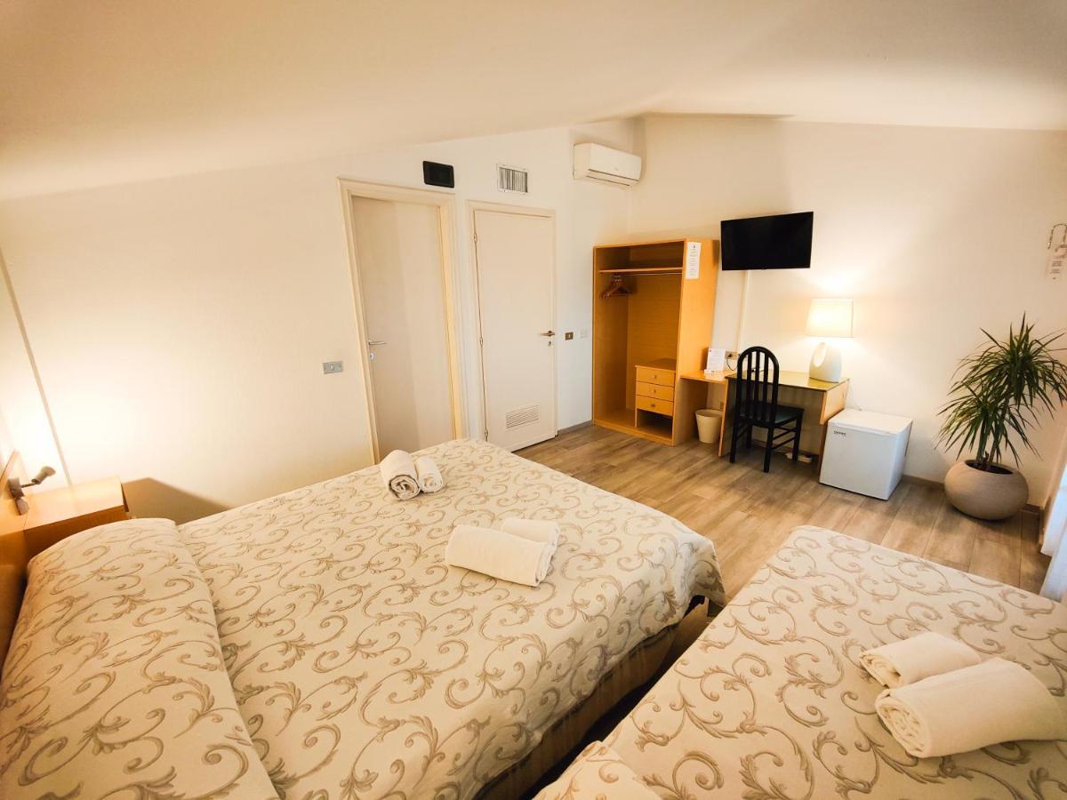 Albergo B&B Tenesi 马内尔巴 外观 照片